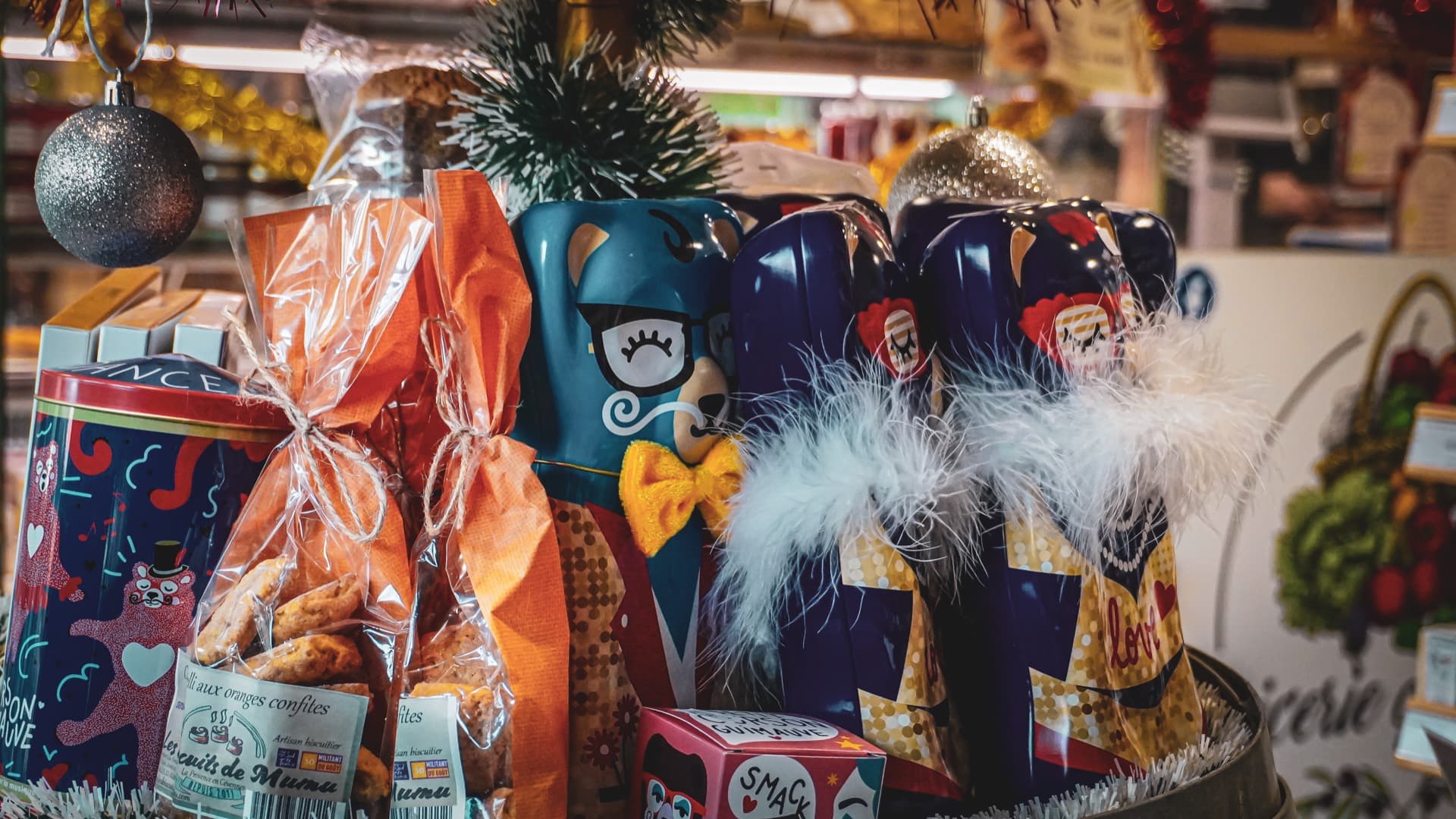 Vitrine Noël épicerie fine Sud de France — théâtralisation point de vente