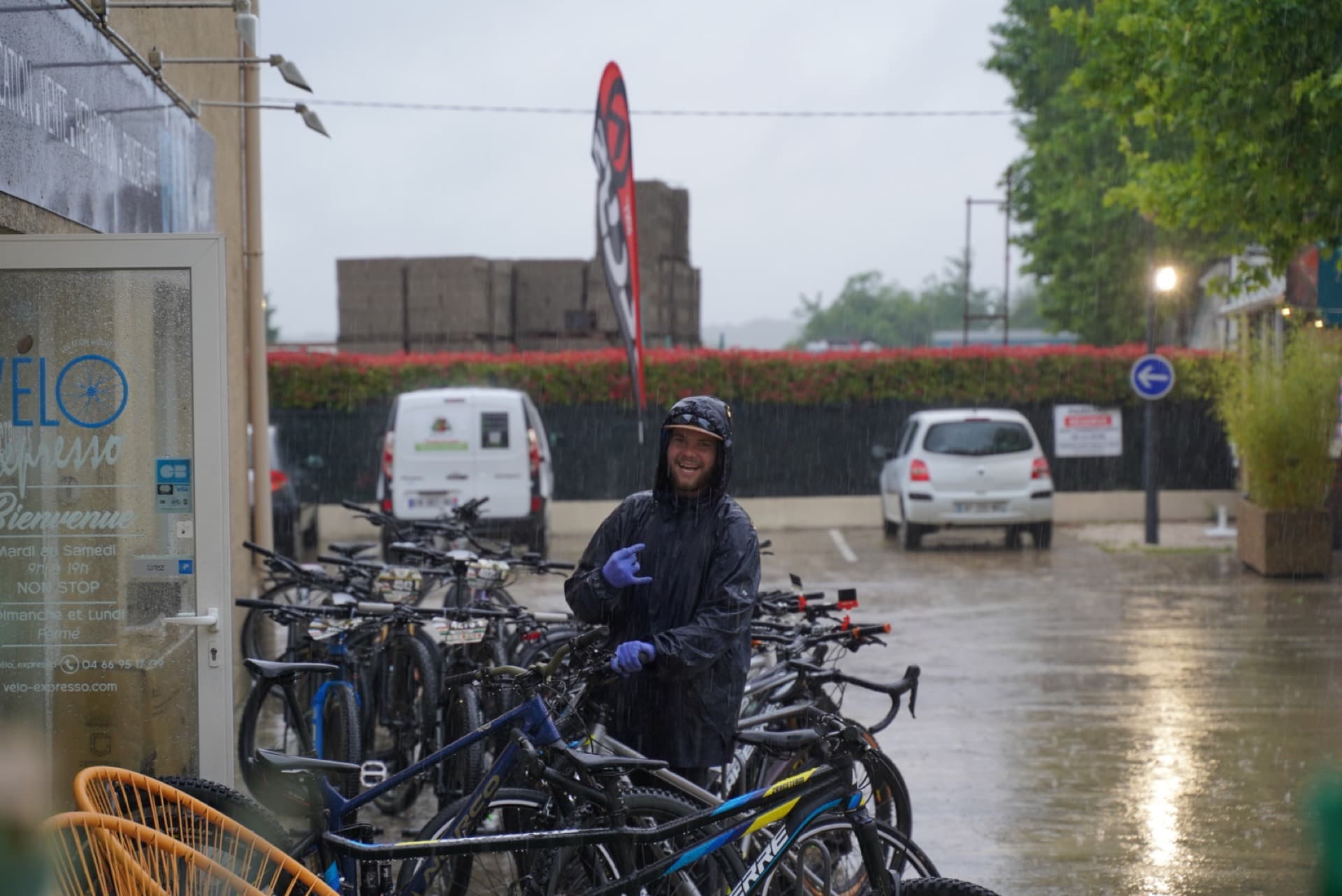Ugo Vélo Expresso lors d'un événement sportif — visibilité de marque hors magasin